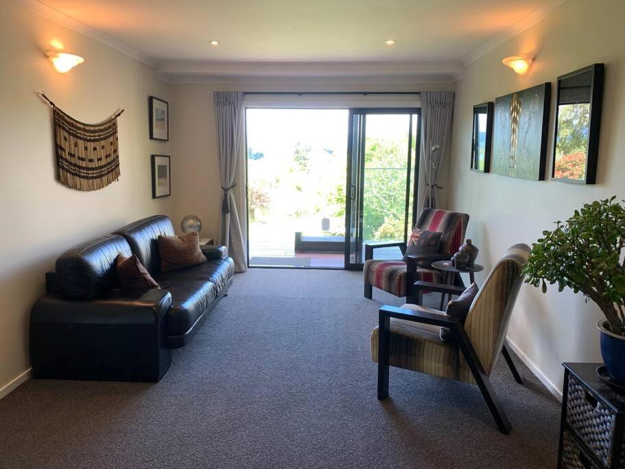 Incredible Mountain & Sea Views Holiday home Mapua