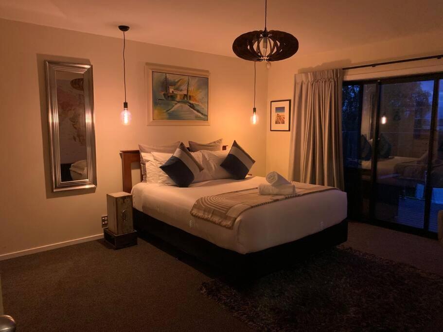 Incredible Mountain & Sea Views Holiday home