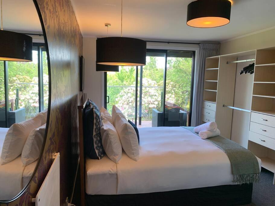 Holiday home Incredible Mountain & Sea Views